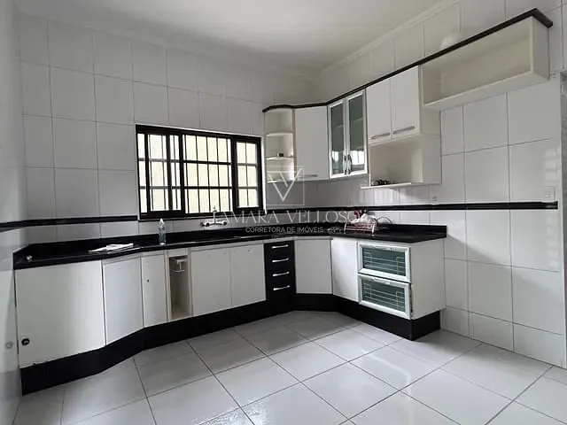 Casa com 250m² 3 quartos e 4 banheiros, à venda, no bairro Vila Caputera em Mogi das Cruzes