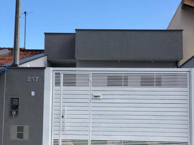 Casa 3 quartos e 2 banheiros, à venda, no bairro Parque São Luís em Taubaté