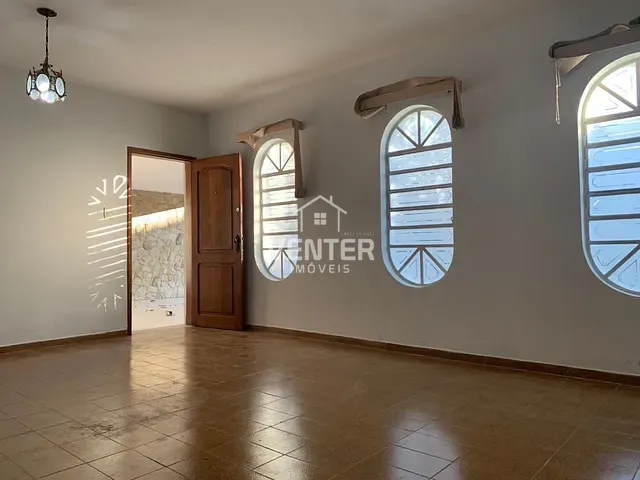 Casa com 290m², à venda, no bairro Vila das Jabuticabeiras em Taubaté