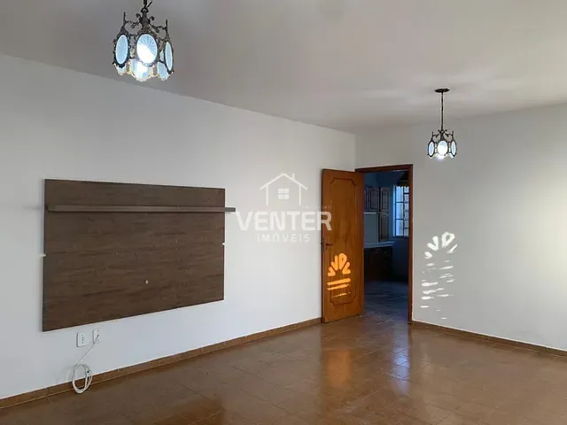 Casa com 290m², à venda, no bairro Vila das Jabuticabeiras em Taubaté