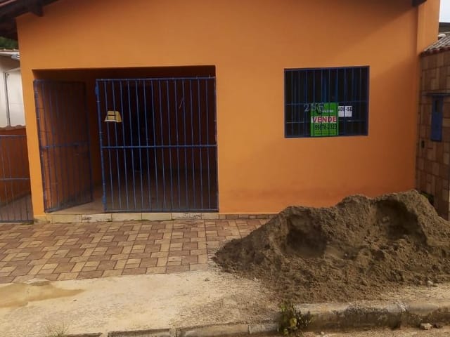 Casa com 300m² 2 quartos e 1 banheiro, à venda, no bairro Congonhal em Congonhal