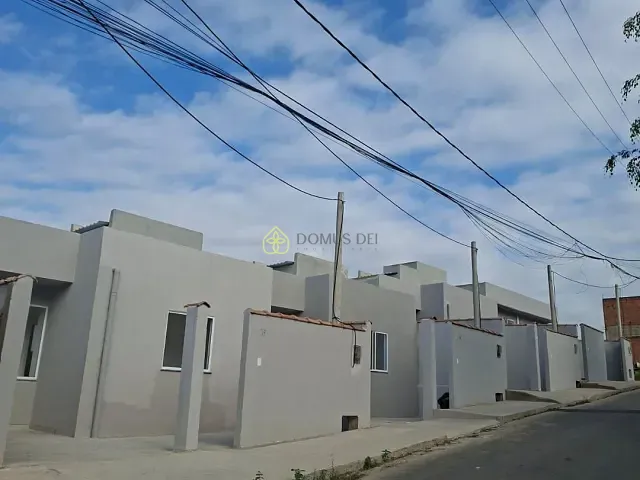 Casa 2 quartos e 1 banheiro, à venda, no bairro Roselândia em Barra Mansa