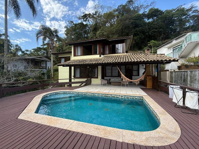 Casa com 990m² 4 quartos e 4 banheiros, à venda, no bairro Piratininga em Niterói