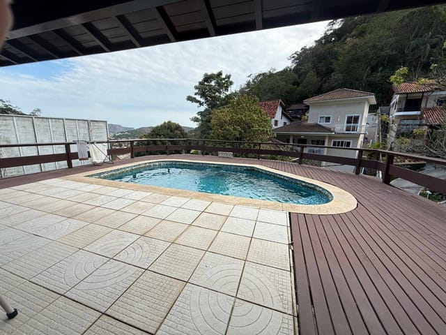 Casa com 990m² 4 quartos e 4 banheiros, à venda, no bairro Piratininga em Niterói
