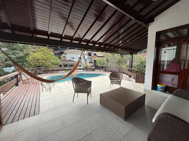 Casa com 990m² 4 quartos e 4 banheiros, à venda, no bairro Piratininga em Niterói
