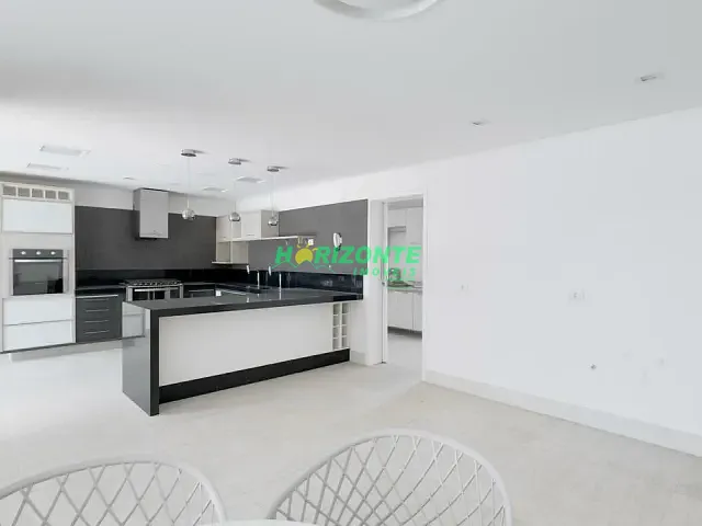 Casa com 527m² 6 quartos e 5 banheiros, à venda ou para alugar, no bairro urbanova em São José dos Campos