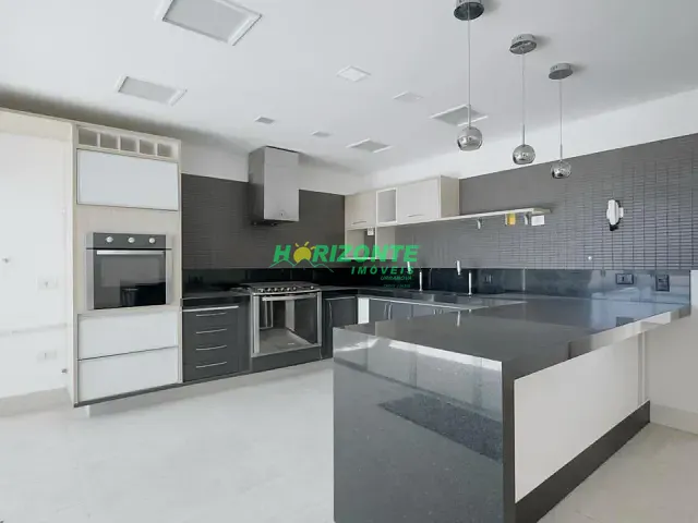 Casa com 527m² 6 quartos e 5 banheiros, à venda ou para alugar, no bairro urbanova em São José dos Campos