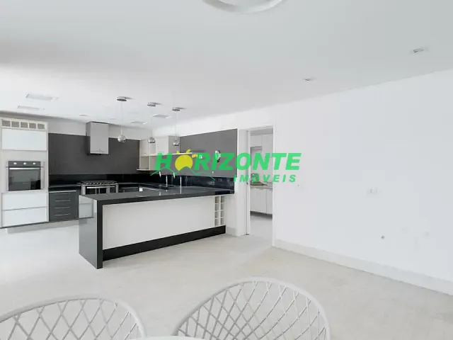Casa com 527m² 6 quartos e 5 banheiros, à venda ou para alugar, no bairro urbanova em São José dos Campos