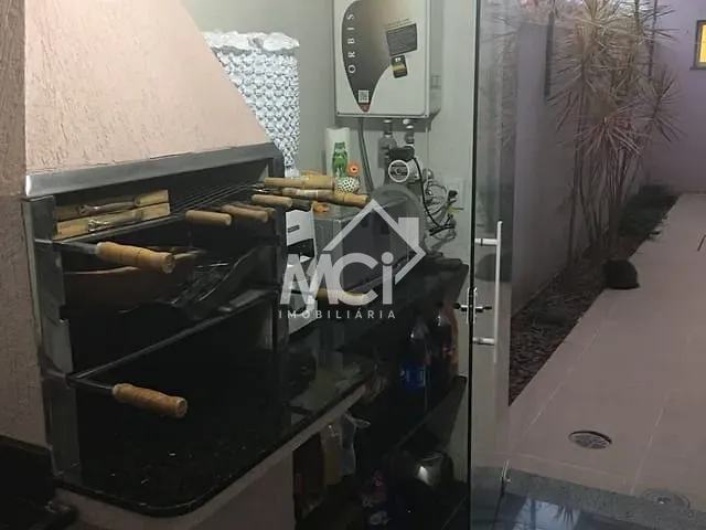Casa 4 quartos e 2 banheiros, à venda, no bairro Areal em Pelotas