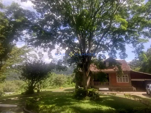 Casa 5 quartos e 2 banheiros, à venda, no bairro Centro em Petrópolis