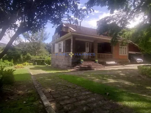 Casa 5 quartos e 2 banheiros, à venda, no bairro Centro em Petrópolis