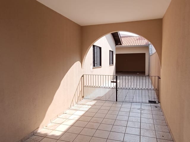 Casa com 312m² 3 quartos e 2 banheiros, à venda, no bairro Jardim Planalto Verde em Cambé