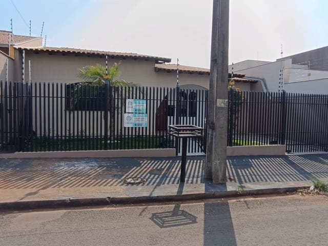 Casa com 312m² 3 quartos e 2 banheiros, à venda, no bairro Jardim Planalto Verde em Cambé