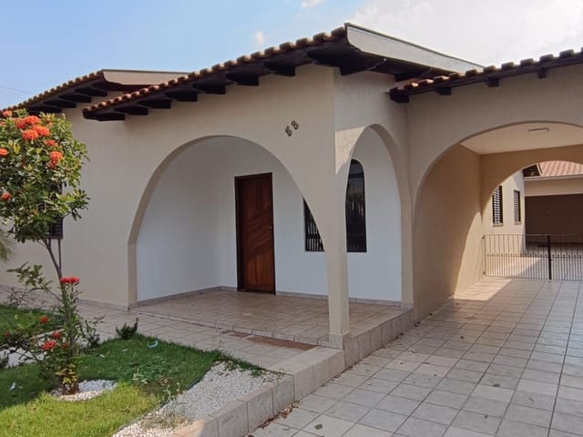 Casa com 312m² 3 quartos e 2 banheiros, à venda, no bairro Jardim Planalto Verde em Cambé