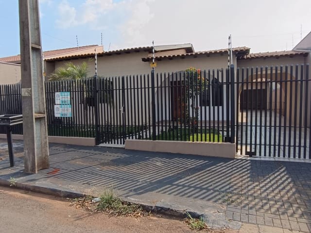 Casa com 312m² 3 quartos e 2 banheiros, à venda, no bairro Jardim Planalto Verde em Cambé