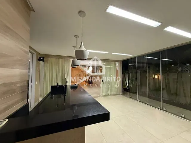 Casa 4 quartos e 5 banheiros, à venda, no bairro Jardins Valência em Goiânia