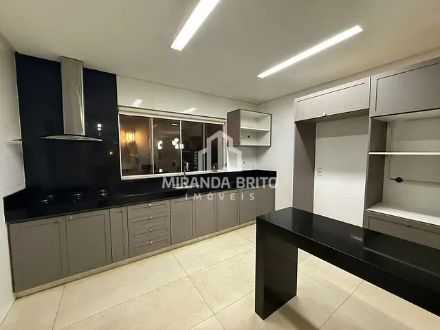 Casa 4 quartos e 5 banheiros, à venda, no bairro Jardins Valência em Goiânia