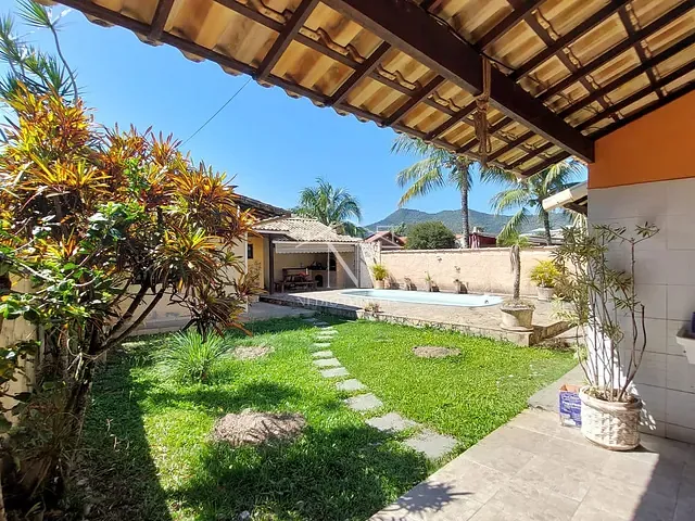 Casa 4 quartos e 4 banheiros, à venda, no bairro Flamengo em Maricá