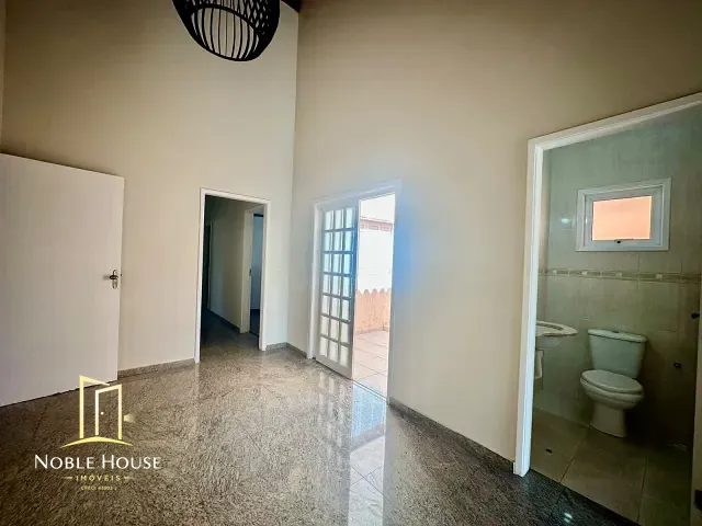 Casa com 250m² 3 quartos e 3 banheiros, à venda ou para alugar, no bairro Pinheirinho em Vinhedo