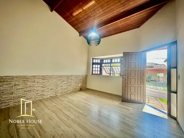 Casa com 250m² 3 quartos e 3 banheiros, à venda ou para alugar, no bairro Pinheirinho em Vinhedo