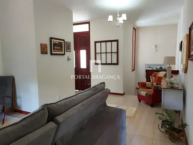 Casa com 450m² 4 quartos e 6 banheiros, à venda, no bairro Residencial Colinas de São Francisco em Bragança Paulista