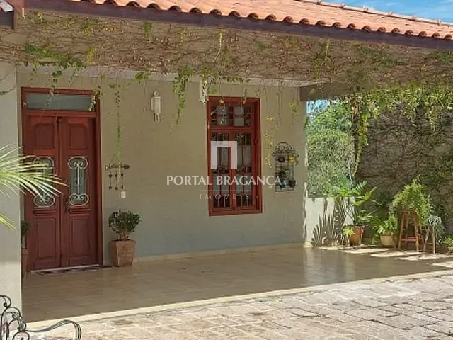 Casa com 450m² 4 quartos e 6 banheiros, à venda, no bairro Residencial Colinas de São Francisco em Bragança Paulista