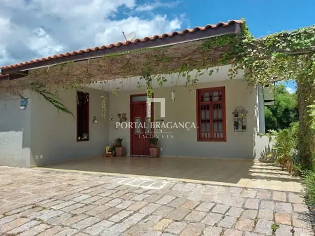 Casa com 450m² 4 quartos e 6 banheiros, à venda, no bairro Residencial Colinas de São Francisco em Bragança Paulista