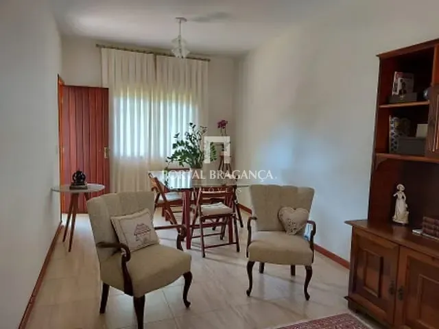Casa com 450m² 4 quartos e 6 banheiros, à venda, no bairro Residencial Colinas de São Francisco em Bragança Paulista