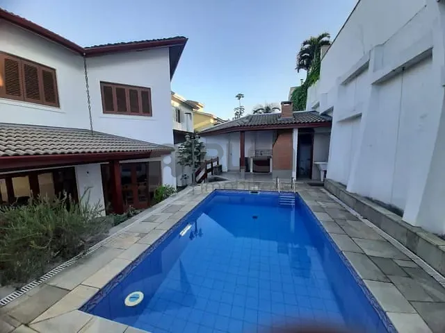 Casa com 360m² 4 quartos e 5 banheiros, à venda, no bairro Alphaville em Santana de Parnaíba