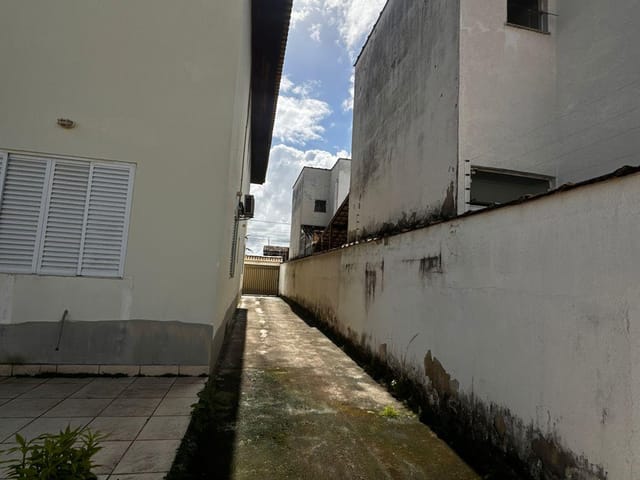 Casa com 360m² 3 quartos e 5 banheiros, à venda, no bairro Extensão do Bosque em Rio das Ostras