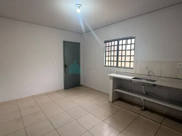 Casa 3 quartos e 1 banheiro, para alugar, no bairro Loteamento Vila Chaud em Catalão
