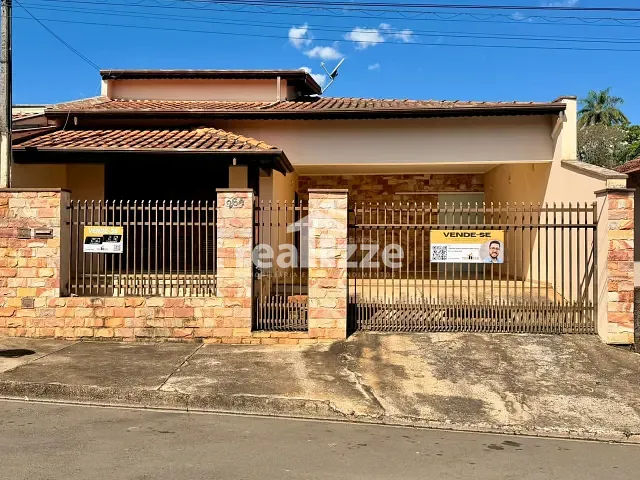 Casa 3 quartos e 3 banheiros, à venda, no bairro Jardim Camboriú em Itapira