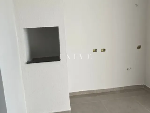 Casa 3 quartos e 2 banheiros, à venda, no bairro Colúmbia em Londrina