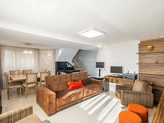 Casa com 220m² 4 quartos e 3 banheiros, à venda, no bairro Vista Alegre em Curitiba