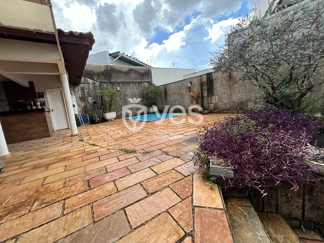 Casa com 380m² 4 quartos e 3 banheiros, à venda, no bairro Centro em Araxá