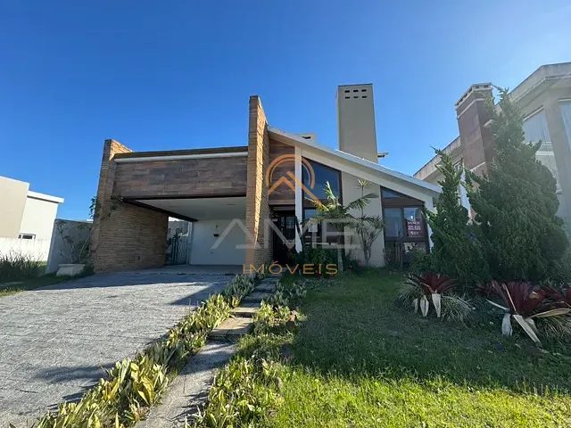 Casa com 370m² 3 quartos e 4 banheiros, à venda, no bairro Laranjal em Pelotas