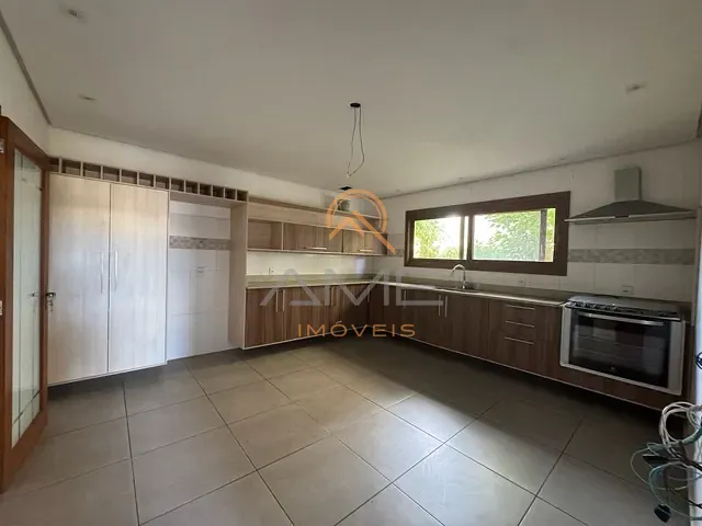 Casa com 370m² 3 quartos e 4 banheiros, à venda, no bairro Laranjal em Pelotas
