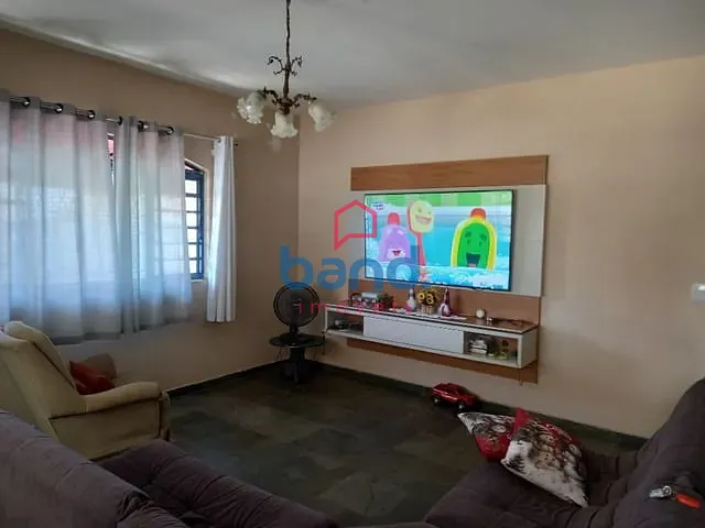 Casa com 300m² 3 quartos e 5 banheiros, à venda, no bairro Vila Alcala em Porto Feliz