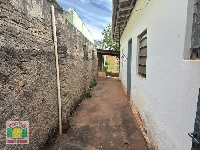 Casa 2 quartos e 1 banheiro, à venda ou para alugar, no bairro Centro em Anápolis