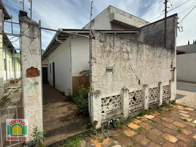 Casa 2 quartos e 1 banheiro, à venda ou para alugar, no bairro Centro em Anápolis