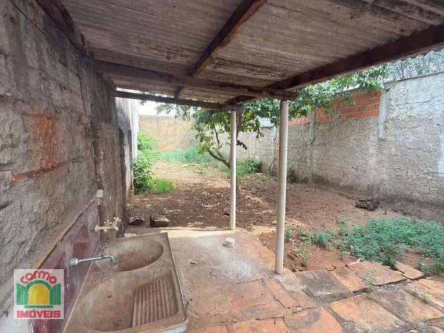 Casa 2 quartos e 1 banheiro, à venda ou para alugar, no bairro Centro em Anápolis