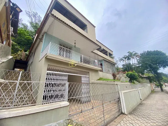 Casa com 1518m² 8 quartos e 8 banheiros, à venda, no bairro Centro em Barra Mansa
