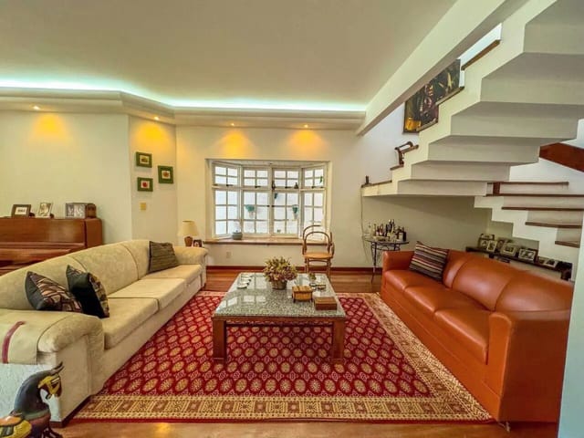 Casa com 360m² 4 quartos e 4 banheiros, à venda, no bairro Jardim das Colinas em São José dos Campos