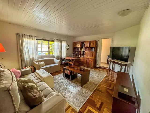 Casa com 360m² 4 quartos e 4 banheiros, à venda, no bairro Jardim das Colinas em São José dos Campos