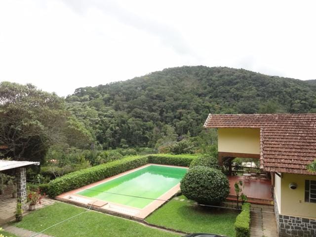 Casa com 2500m² 4 quartos e 2 banheiros, à venda, no bairro Itaipava em Petrópolis