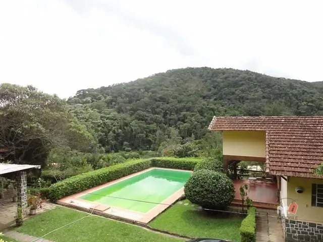 Casa com 2500m² 4 quartos e 2 banheiros, à venda, no bairro Itaipava em Petrópolis