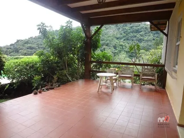 Casa com 2500m² 4 quartos e 2 banheiros, à venda, no bairro Itaipava em Petrópolis