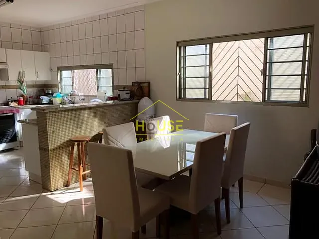 Casa com 406m², à venda, no bairro Pozzobon em Votuporanga