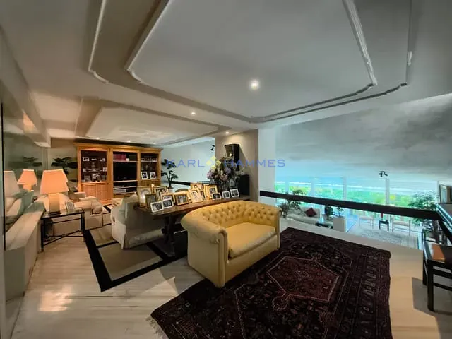 Casa 5 quartos e 6 banheiros, à venda, no bairro Morin em Petrópolis