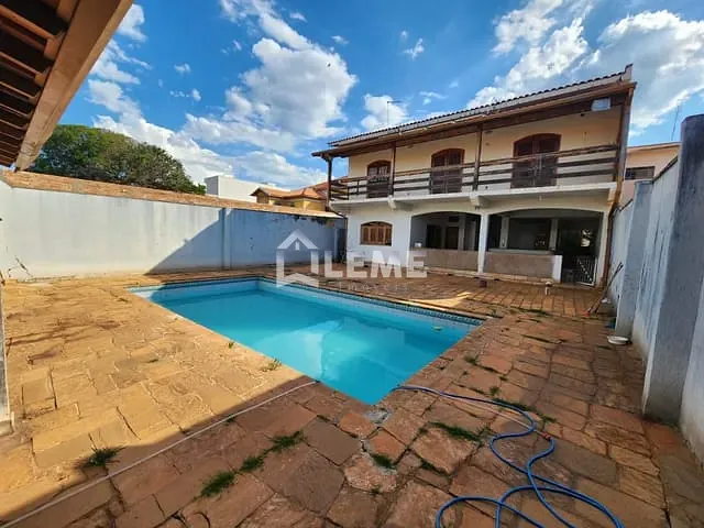 Casa com 558m² 6 quartos e 6 banheiros, à venda, no bairro Aparecida em Mococa